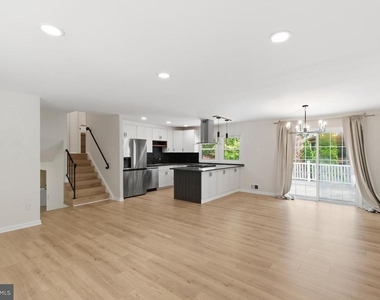 7215 Willow Oak Place - Photo Thumbnail 9