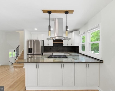 7215 Willow Oak Place - Photo Thumbnail 16