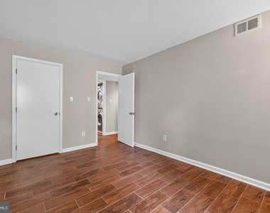 8509 Barrington Court - Photo Thumbnail 24