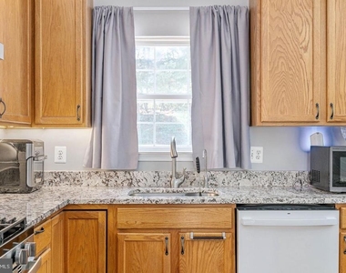 9626 Eaton Woods Place - Photo Thumbnail 12