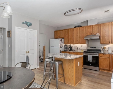 9626 Eaton Woods Place - Photo Thumbnail 17