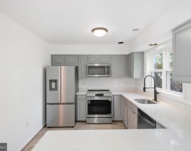 9364 Peter Roy Court - Photo Thumbnail 6