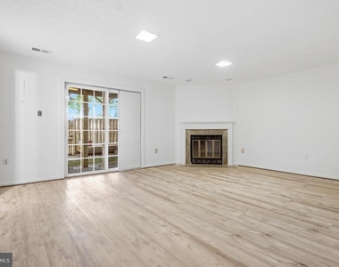 9364 Peter Roy Court - Photo Thumbnail 22