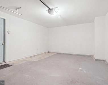 9364 Peter Roy Court - Photo Thumbnail 26