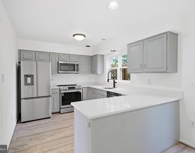 9364 Peter Roy Court - Photo Thumbnail 7