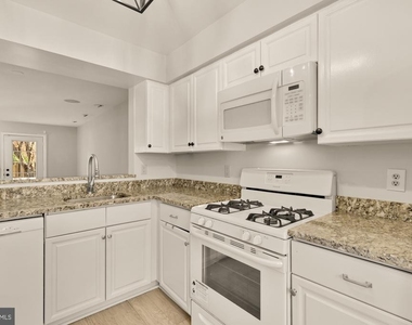 7553 Chrisland Cove - Photo Thumbnail 6