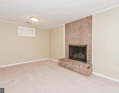 1860 Golf View Court - Photo Thumbnail 15