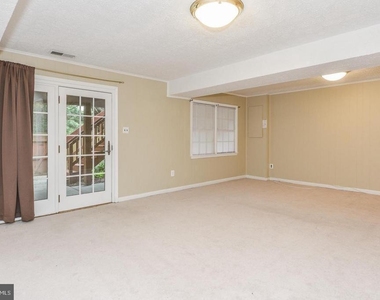 1860 Golf View Court - Photo Thumbnail 16
