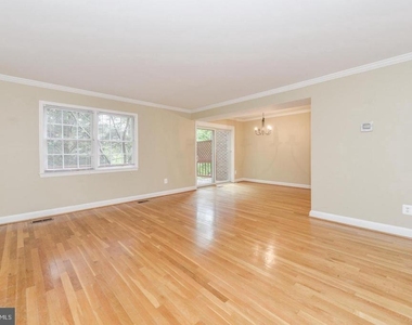 1860 Golf View Court - Photo Thumbnail 11