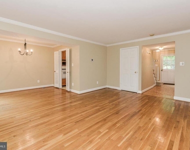 1860 Golf View Court - Photo Thumbnail 9