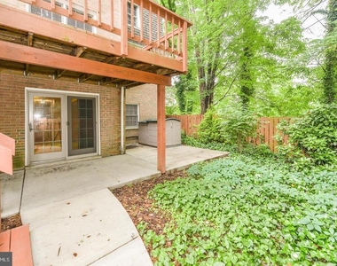 1860 Golf View Court - Photo Thumbnail 12