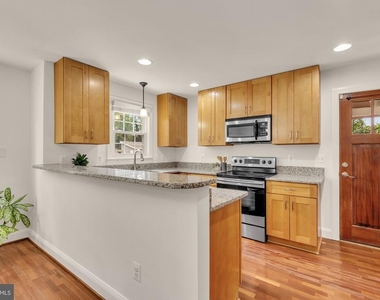 8604 Woodlawn Court - Photo Thumbnail 12