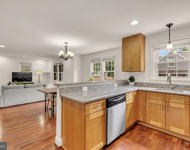 8604 Woodlawn Court - Photo Thumbnail 18