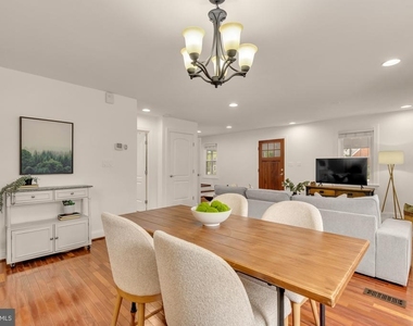 8604 Woodlawn Court - Photo Thumbnail 21