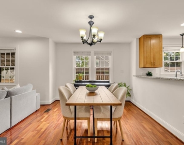 8604 Woodlawn Court - Photo Thumbnail 20
