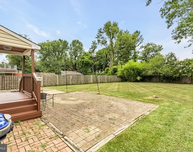 8604 Woodlawn Court - Photo Thumbnail 43