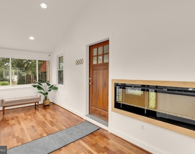 8604 Woodlawn Court - Photo Thumbnail 6