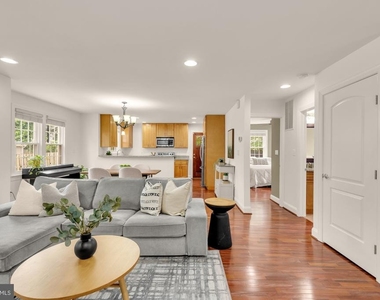 8604 Woodlawn Court - Photo Thumbnail 7