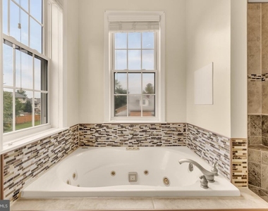 8604 Woodlawn Court - Photo Thumbnail 37