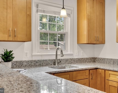 8604 Woodlawn Court - Photo Thumbnail 16