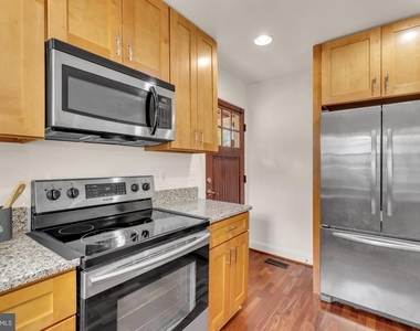 8604 Woodlawn Court - Photo Thumbnail 15