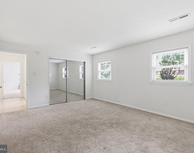 360 Park Street Ne - Photo Thumbnail 5