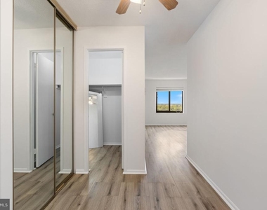 309 Yoakum Parkway - Photo Thumbnail 18