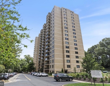 309 Yoakum Parkway - Photo Thumbnail 2