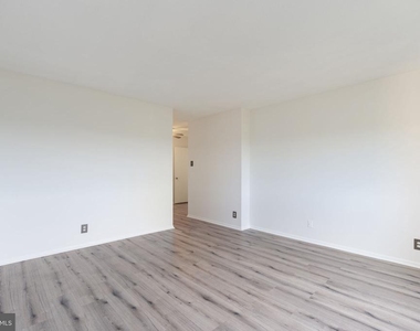 309 Yoakum Parkway - Photo Thumbnail 20
