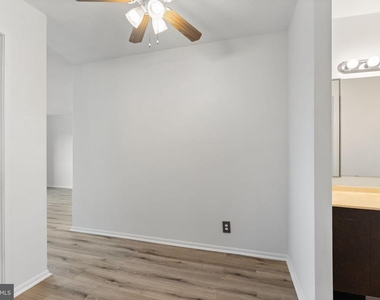 309 Yoakum Parkway - Photo Thumbnail 15