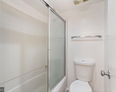 309 Yoakum Parkway - Photo Thumbnail 17