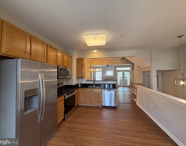 970 Harrison Circle - Photo Thumbnail 7