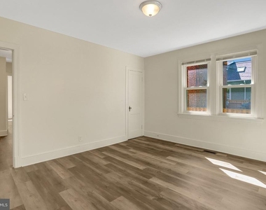 34 E Walnut Street - Photo Thumbnail 10