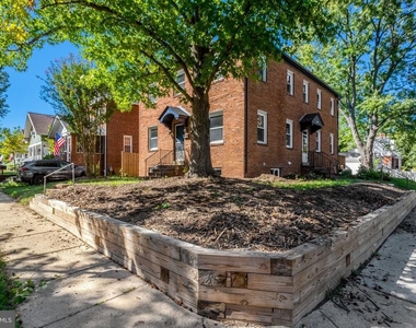 34 E Walnut Street - Photo Thumbnail 1