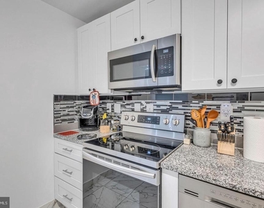205 Yoakum Parkway - Photo Thumbnail 10