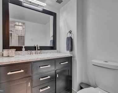 205 Yoakum Parkway - Photo Thumbnail 21