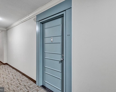 205 Yoakum Parkway - Photo Thumbnail 2