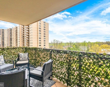 205 Yoakum Parkway - Photo Thumbnail 7