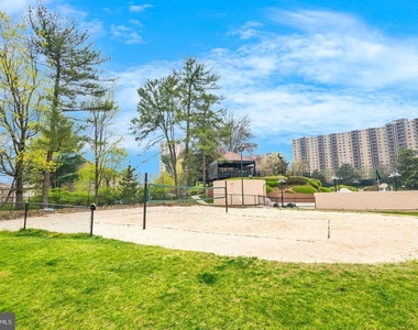 205 Yoakum Parkway - Photo Thumbnail 25