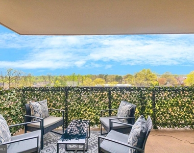 205 Yoakum Parkway - Photo Thumbnail 6