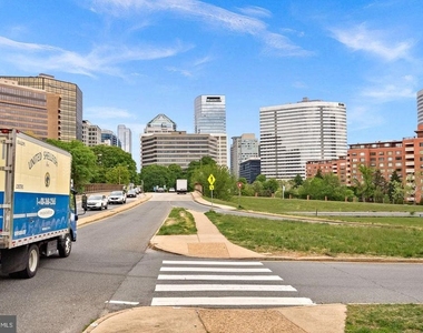 1423 N Nash Street - Photo Thumbnail 16