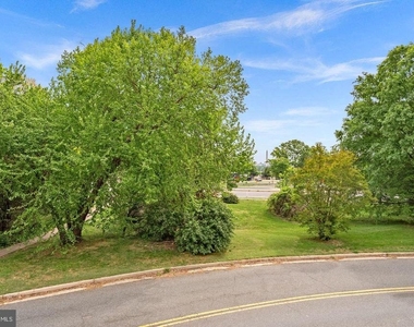 1423 N Nash Street - Photo Thumbnail 20