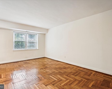 1320 Fort Myer Drive - Photo Thumbnail 2