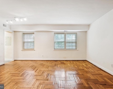 1320 Fort Myer Drive - Photo Thumbnail 3