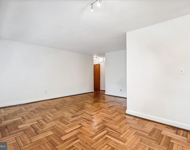 1320 Fort Myer Drive - Photo Thumbnail 9