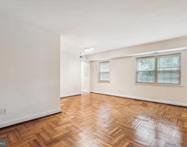1320 Fort Myer Drive - Photo Thumbnail 4