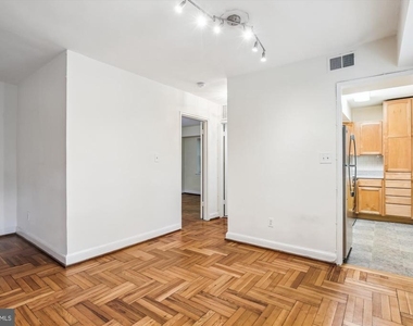 1320 Fort Myer Drive - Photo Thumbnail 10