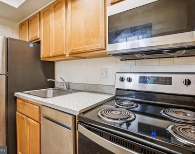 1320 Fort Myer Drive - Photo Thumbnail 13