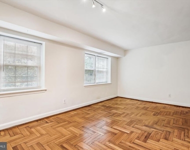 1320 Fort Myer Drive - Photo Thumbnail 8