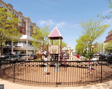 1320 Fort Myer Drive - Photo Thumbnail 49